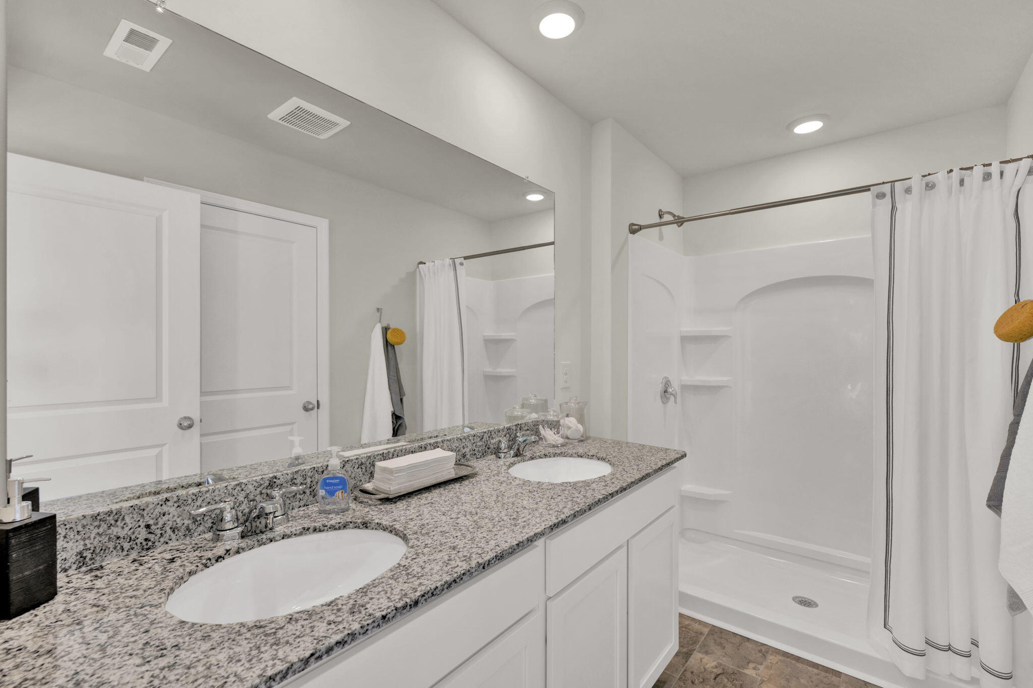 553 Fox Den Circle Dalton, GA 30721 - Photo 41 of 46 34 - 2nd Suite Bathroom 01