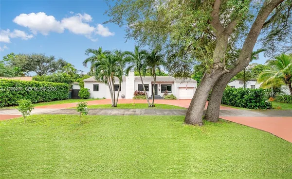 a view of pool with a yard