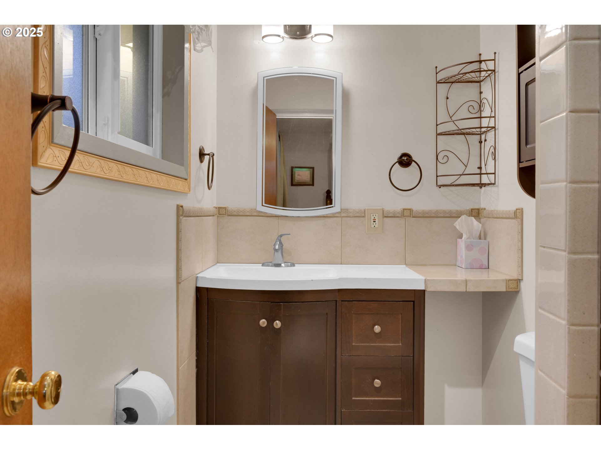 2617 Southeast Fulton Street Albany, OR 97322 - Photo 17 of 35 a bathroom with a sink and a mirror