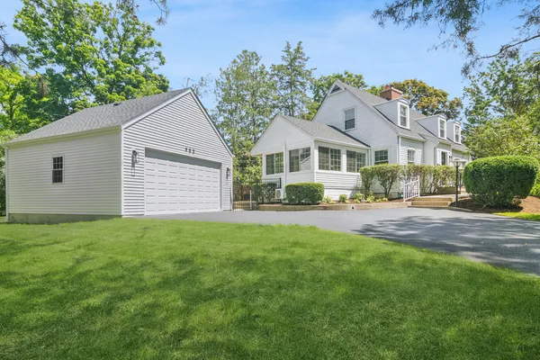$895,000 | 983 Harvard Court, Highland Park, IL 60035