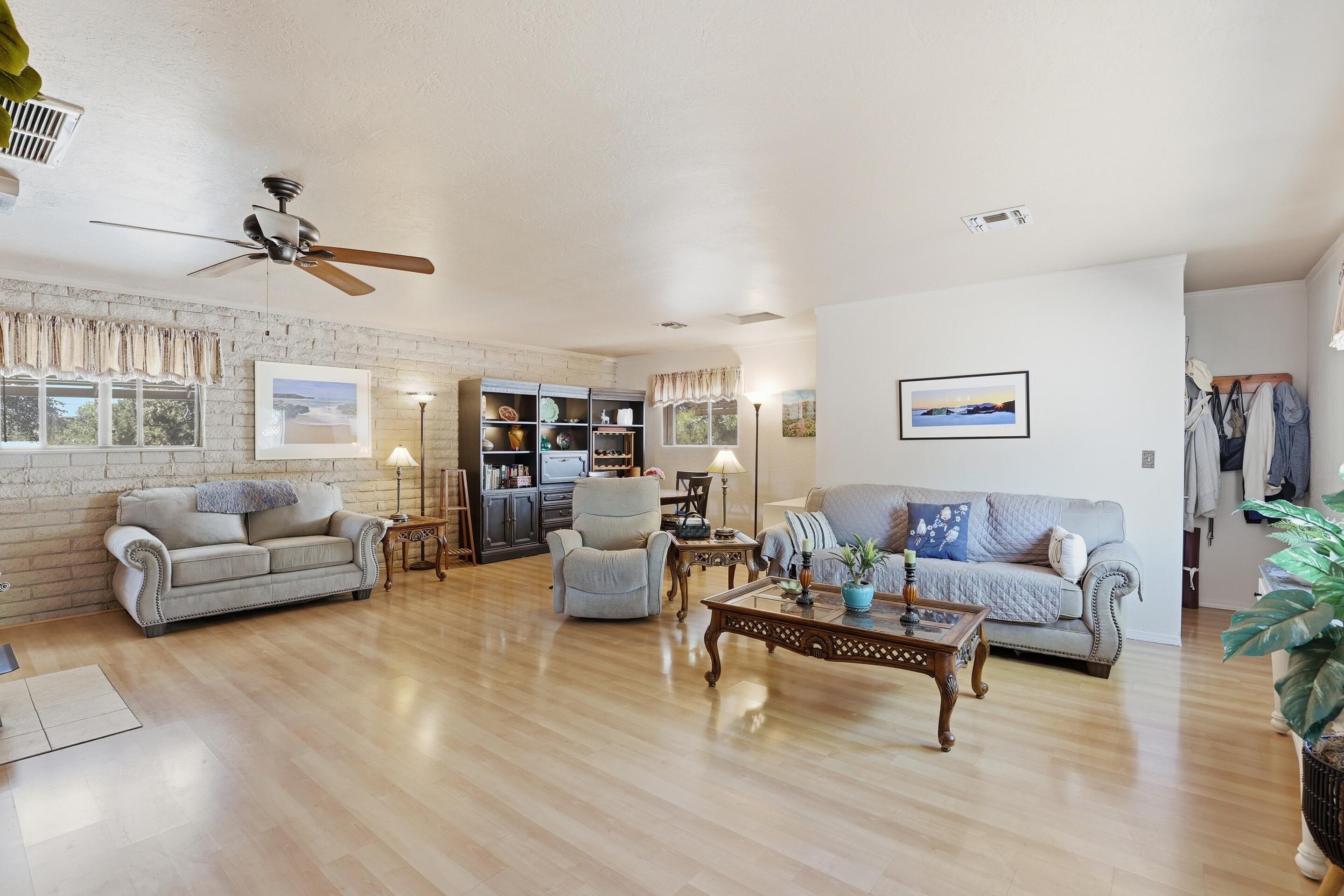 407 West Frontier Street Payson, AZ 85541 - Photo 4 of 33 Living Room (1)