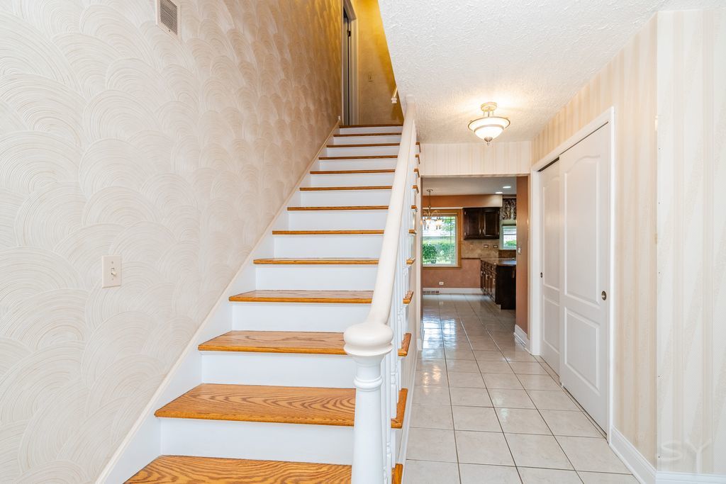 1012 South Church Road Mount Prospect, IL 60056 - Photo 13 of 43
