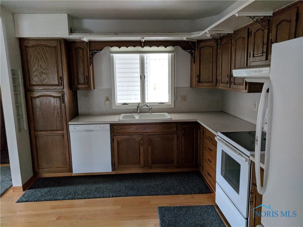 4340 Beach Club Road Port Clinton, OH 43452 - Photo 8 of 16 Gallery Image 8