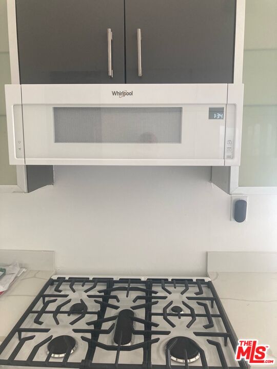 20644 Pacific Coast Highway Malibu, CA 90265 - Photo 19 of 32 a close view of kitchen countertops