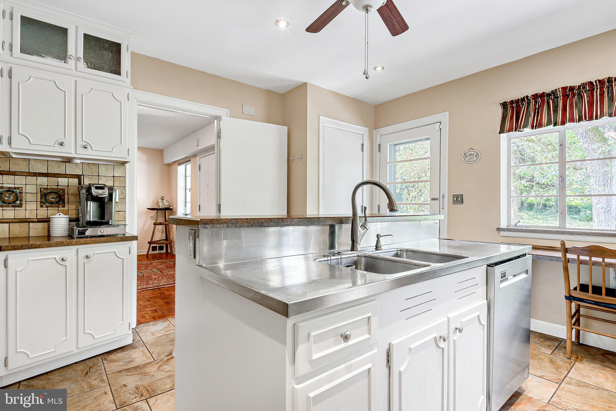 466 Rathton Road York, PA 17403 - Photo 11 of 32 Gallery Image 11