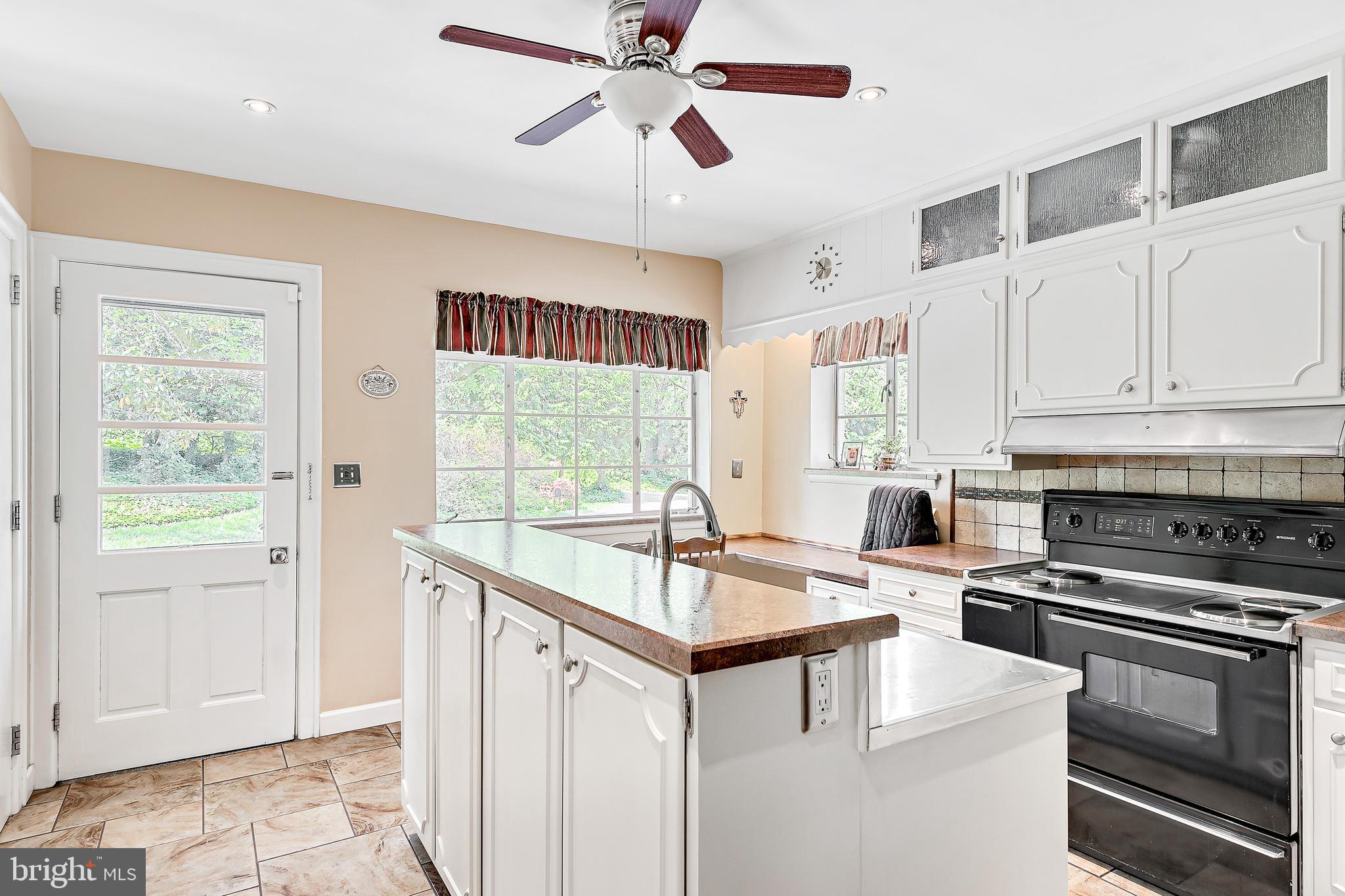 466 Rathton Road York, PA 17403 - Photo 9 of 32 Gallery Image 9