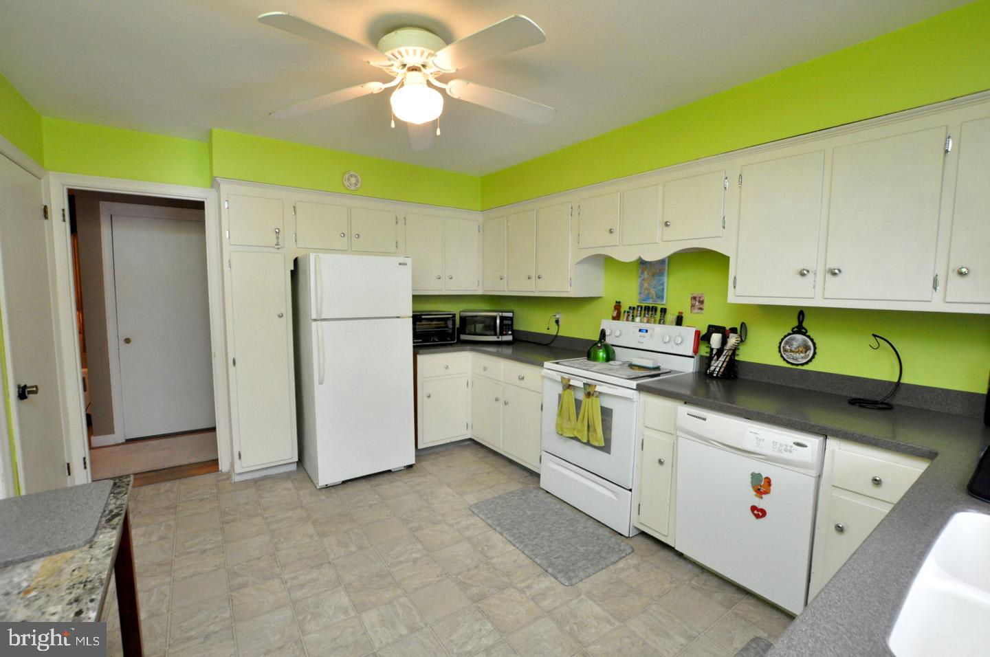 532 Dickinson Road Burlington, NJ 08016 - Photo 12 of 29 Gallery Image 12