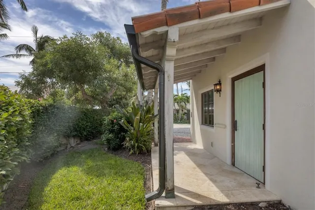 a view of a small yard