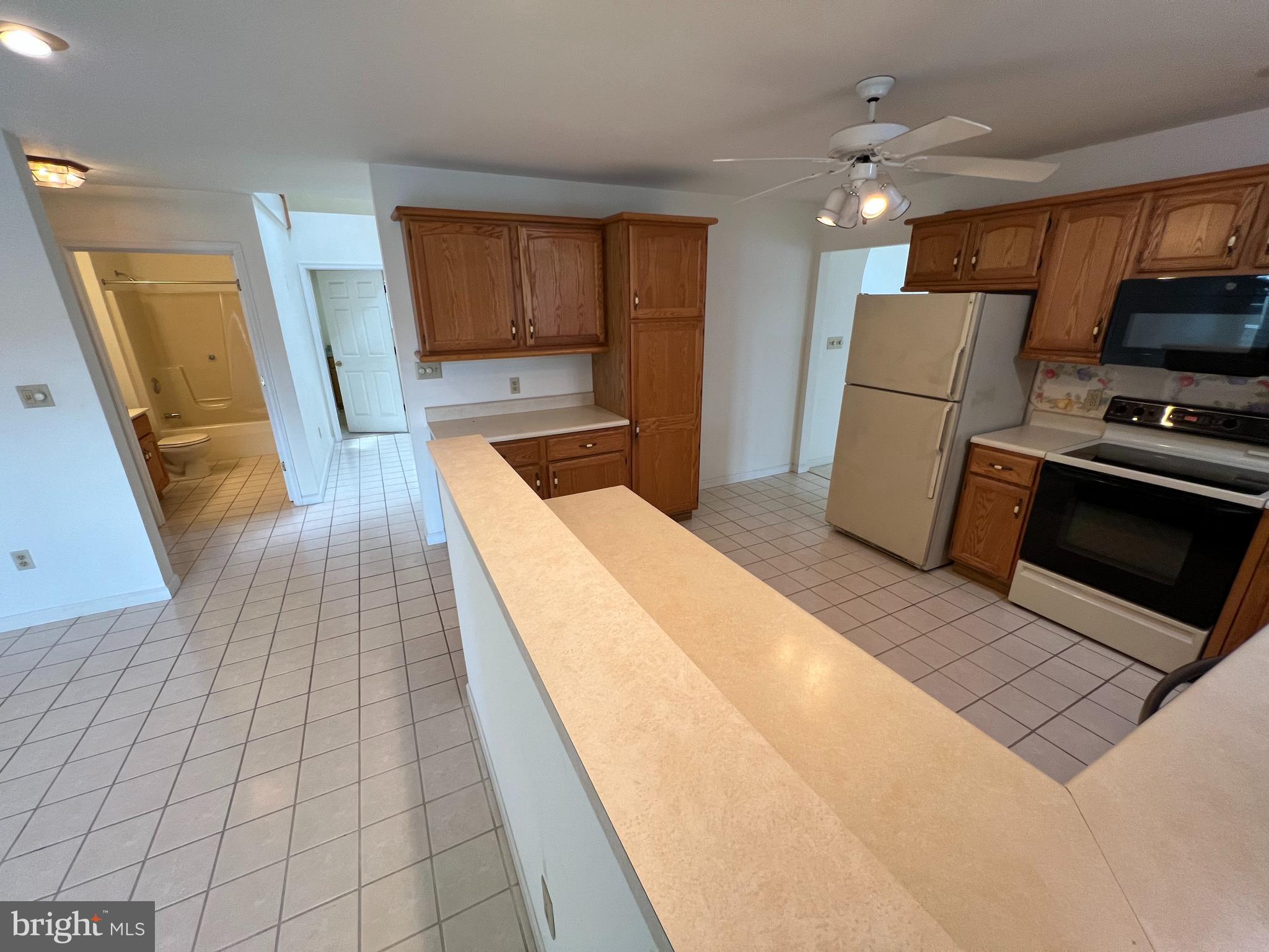 6 Ebb Tide Berlin, MD 21811 - Photo 27 of 53 a kitchen with refrigerator and microwave
