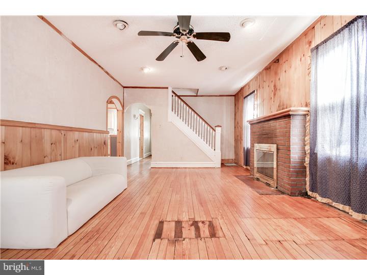 18 Lejune Road Cinnaminson, NJ 08077 - Photo 4 of 25 Living Room