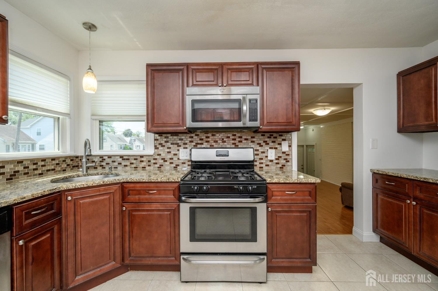 31 Gold Street Edison, NJ 08837 - Photo 13 of 35