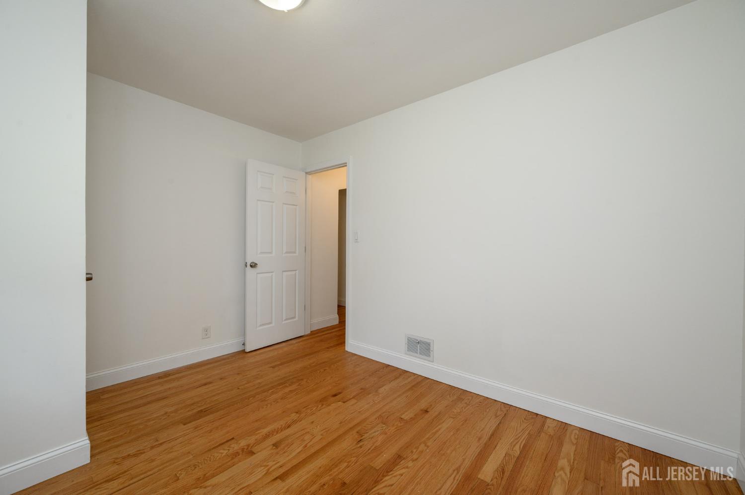 31 Gold Street Edison, NJ 08837 - Photo 16 of 35