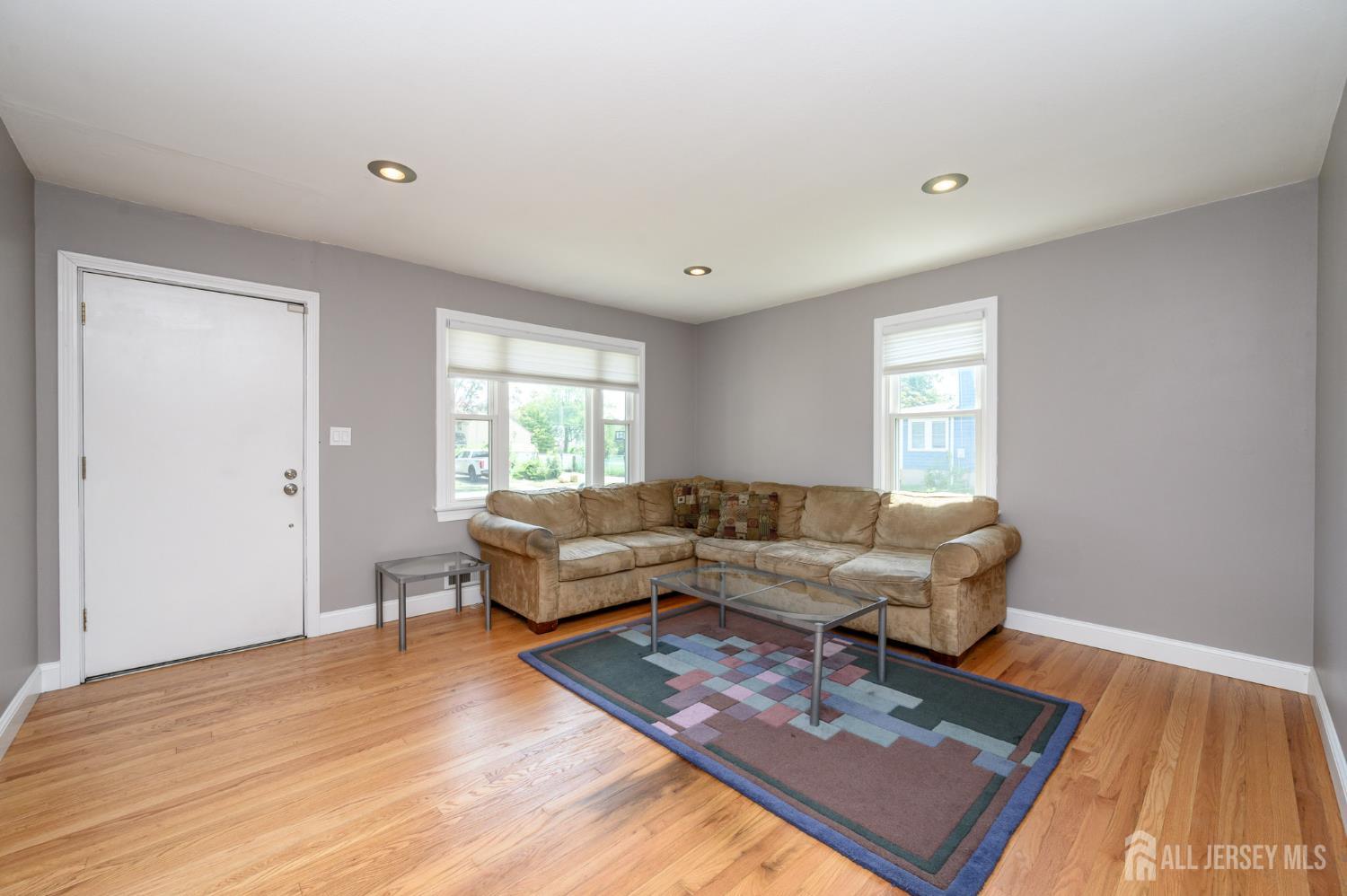 31 Gold Street Edison, NJ 08837 - Photo 5 of 35