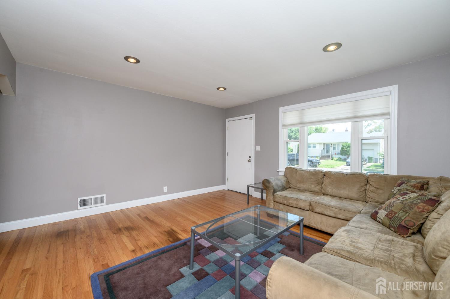 31 Gold Street Edison, NJ 08837 - Photo 6 of 35