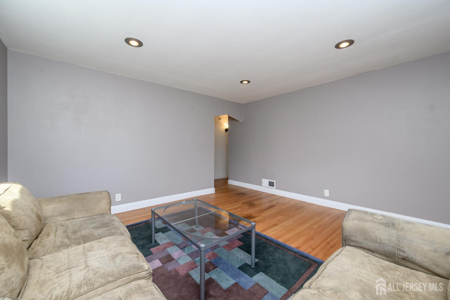 31 Gold Street Edison, NJ 08837 - Photo 7 of 35