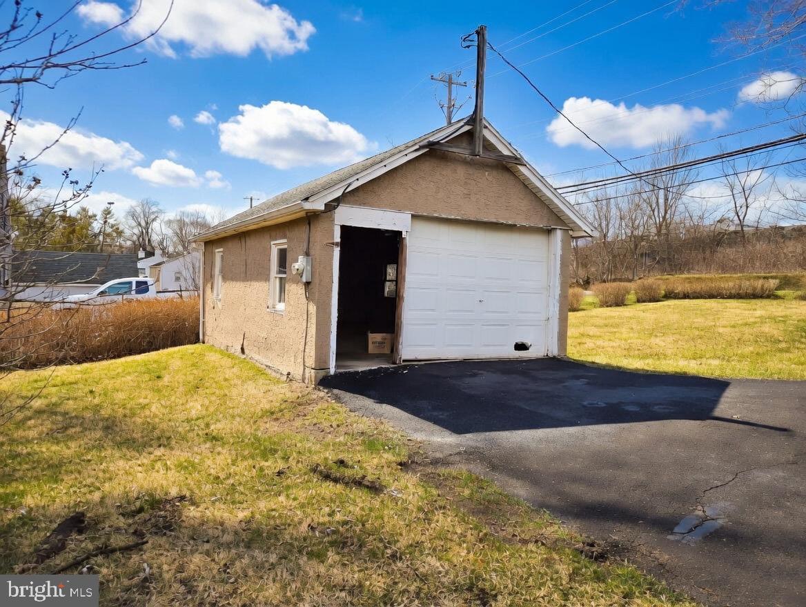395 Evergreen Road Pottstown, PA 19464 - Photo 5 of 5 a view of a house with a swimming pool