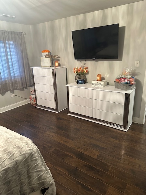 3341 West 184th Street, Unit 1B Homewood, IL 60430 - Photo 16 of 32 a living room with furniture and a flat screen tv