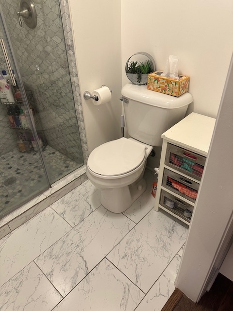 3341 West 184th Street, Unit 1B Homewood, IL 60430 - Photo 18 of 32 a bathroom with a toilet and a shower