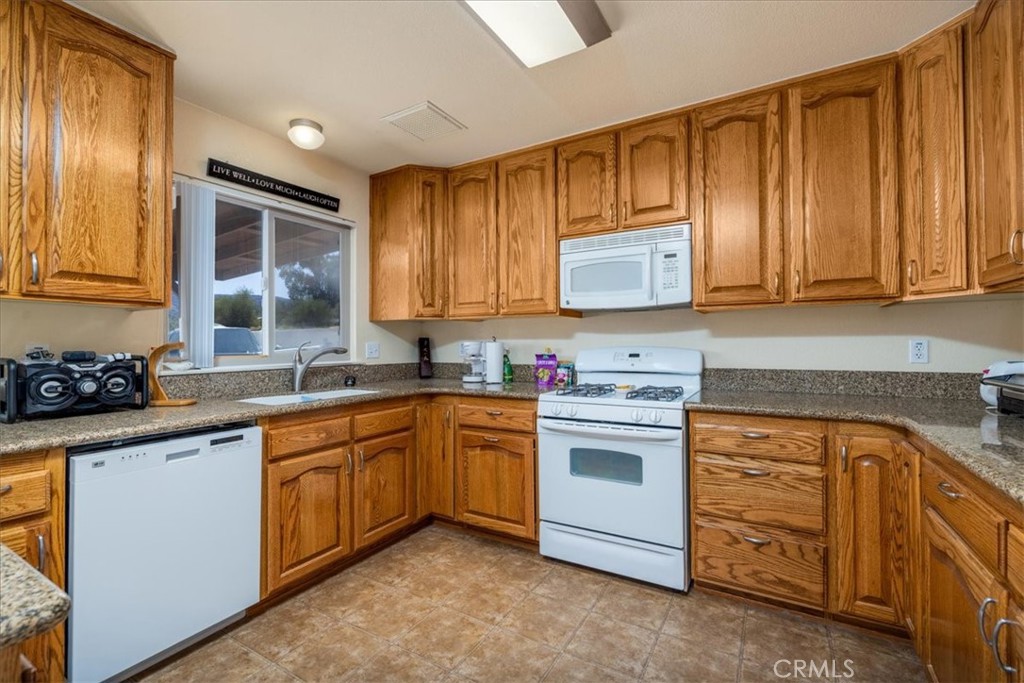 73255 2 Mile Road Twentynine Palms, CA 92277 - Photo 9 of 51