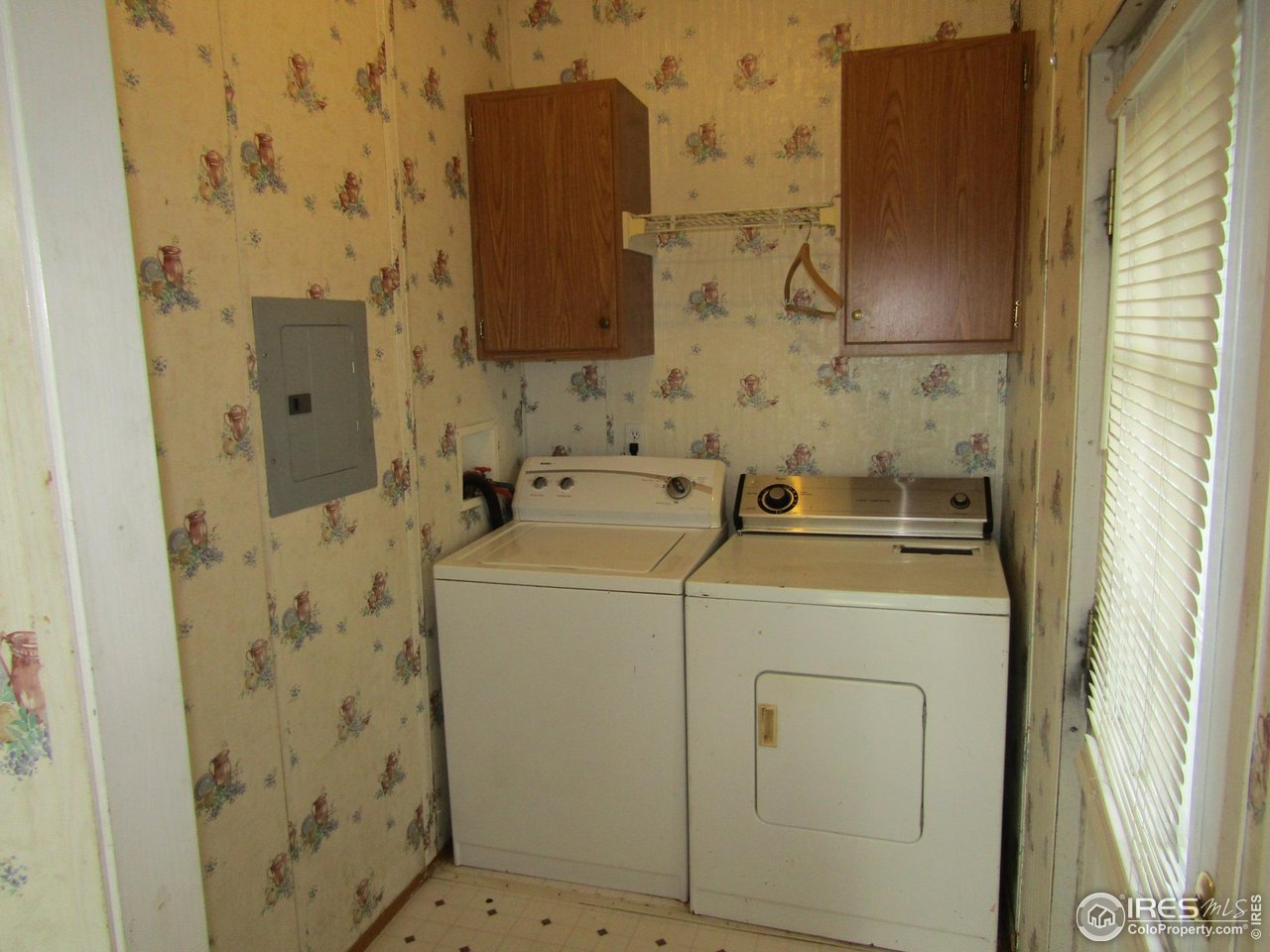 18500 Centennial Road Fort Morgan, CO 80701 - Photo 17 of 37 Laundry room off eating area in kitchen/east door going outside