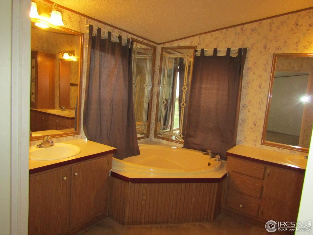 18500 Centennial Road Fort Morgan, CO 80701 - Photo 21 of 37 Primary bathroom has 2 sinks.