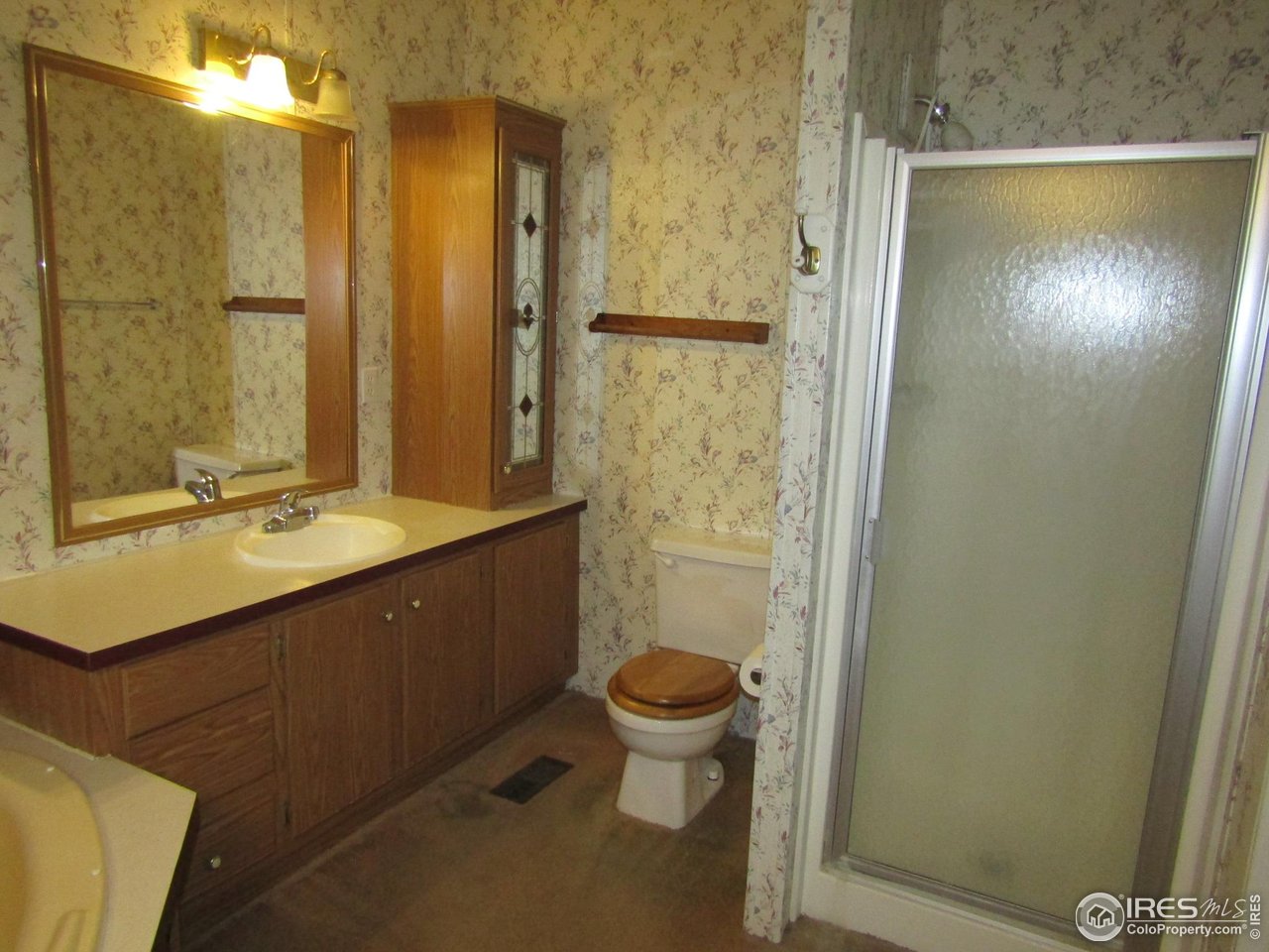 18500 Centennial Road Fort Morgan, CO 80701 - Photo 22 of 37 2nd sink in primary bathroom