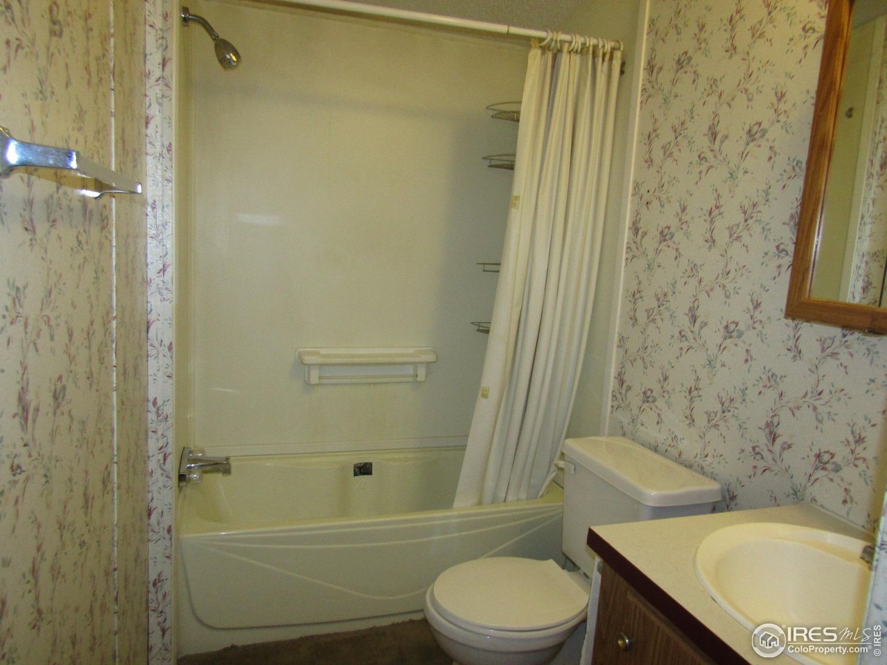 18500 Centennial Road Fort Morgan, CO 80701 - Photo 26 of 37 Main full bathroom