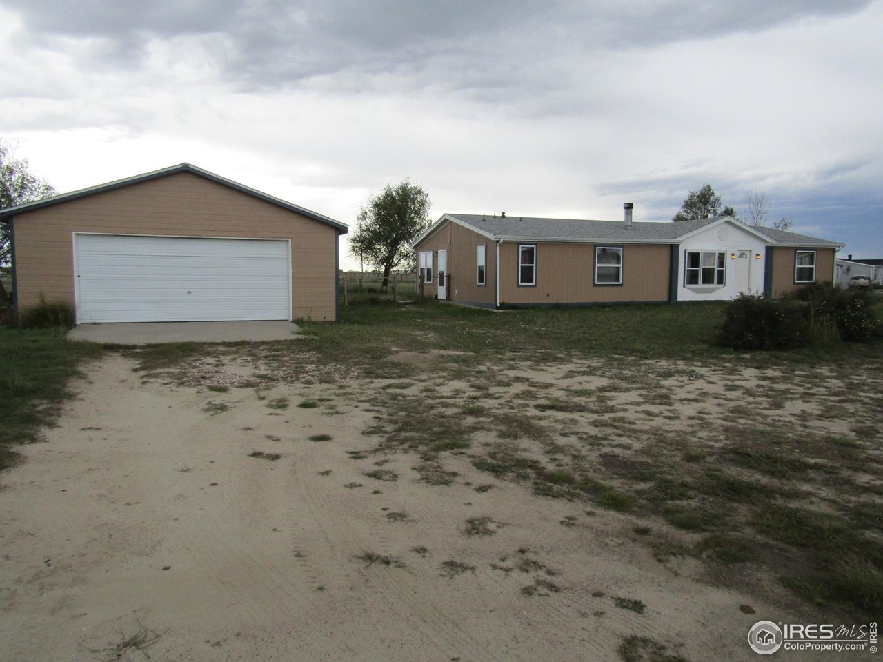 18500 Centennial Road Fort Morgan, CO 80701 - Photo 4 of 37 As you enter the yard from road