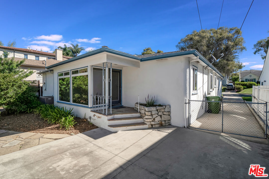 1617 Reeves Street Los Angeles, CA 90035 - Photo 40 of 55 a view of a patio with table and chairs and potted plants