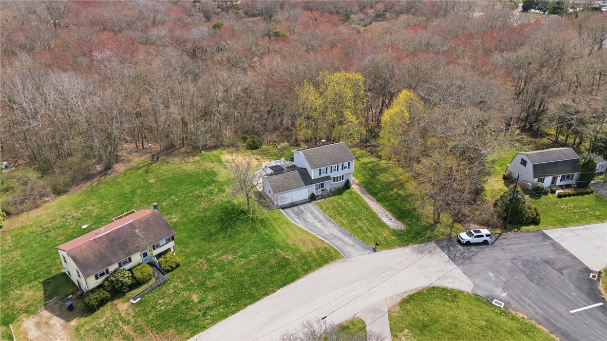 25 Robin Way Westerly, RI 02891 - Photo 3 of 50