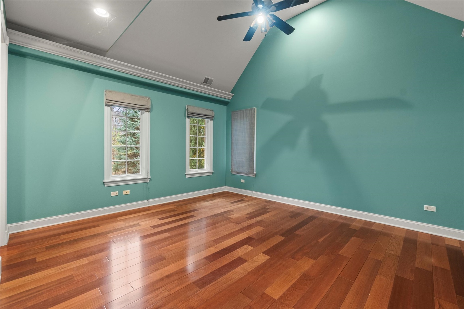 130 Fuller Road Hinsdale, IL 60521 - Photo 21 of 30 an empty room with window and fan