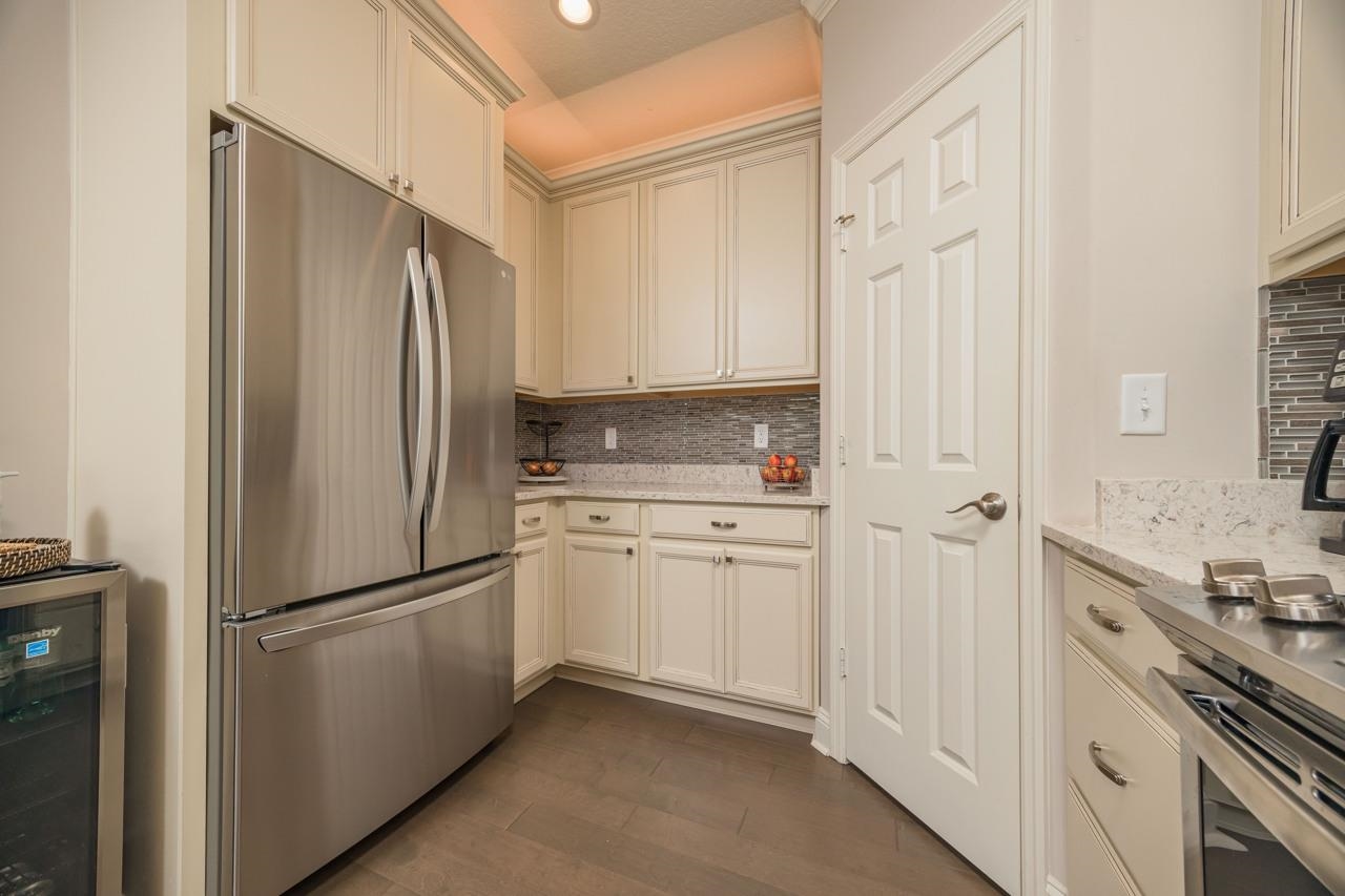 223 Sunset Point St. Augustine, FL 32080 - Photo 29 of 74 a kitchen with cabinets and stainless steel appliances