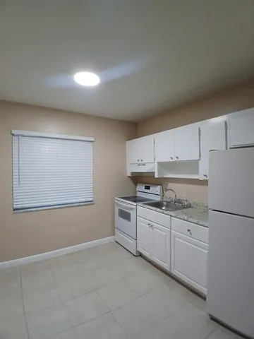 $1,850 | Undisclosed Address, Dania Beach, FL 33004