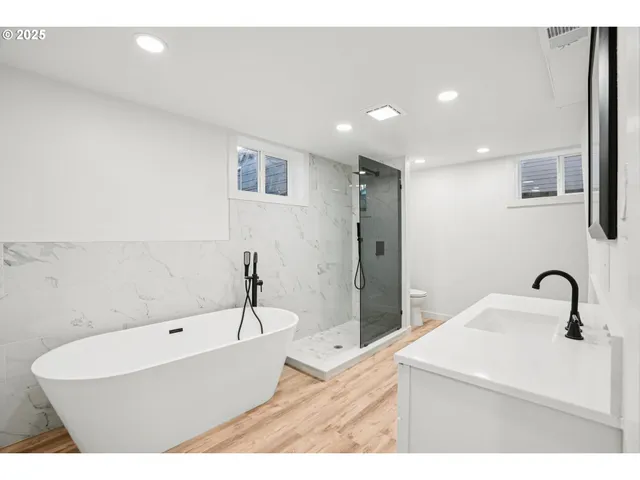 $724,999 | 5818 Northeast 35th Place, Portland, OR 97211