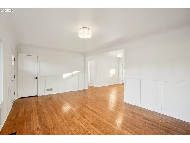 $724,999 | 5818 Northeast 35th Place, Portland, OR 97211