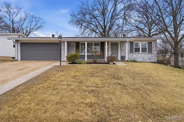 $289,900 | 265 Waterford Drive, Florissant, MO 63033