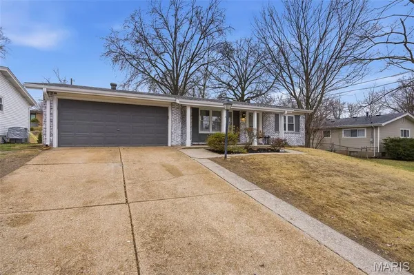 $270,000 | 265 Waterford Drive, Florissant, MO 63033