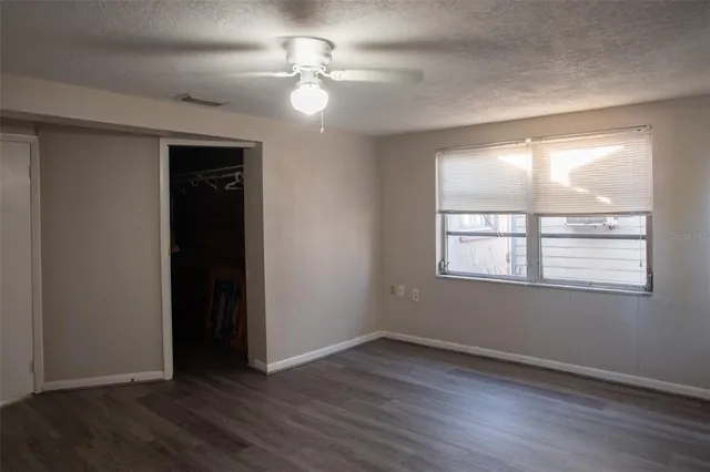 a view of a house with backyard