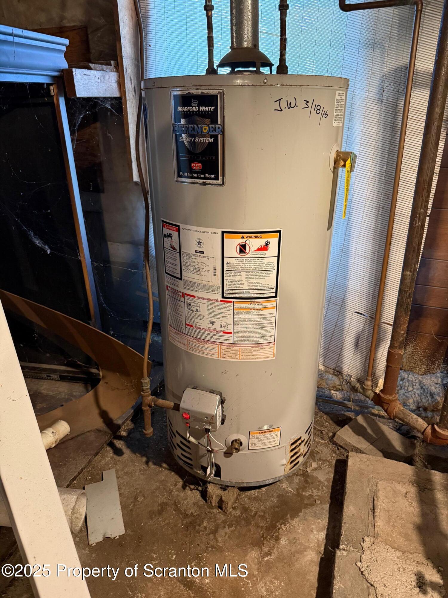 97 Washington Street Carbondale, PA 18407 - Photo 18 of 18 a room with gym equipment