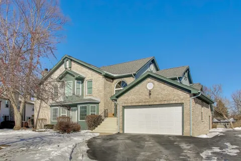 $259,000 | 418 Kresswood Drive, McHenry, IL 60050