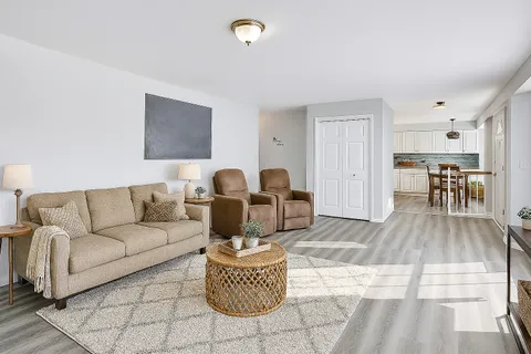 $259,000 | 418 Kresswood Drive, McHenry, IL 60050