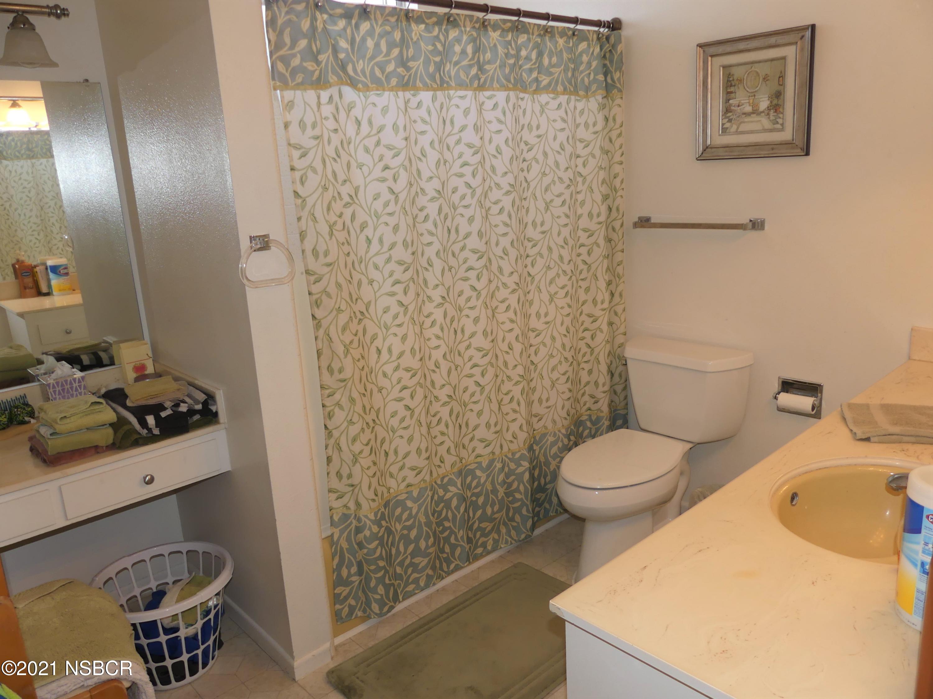 131 Gemini Street Lompoc, CA 93436 - Photo 18 of 19 Hall bathroom