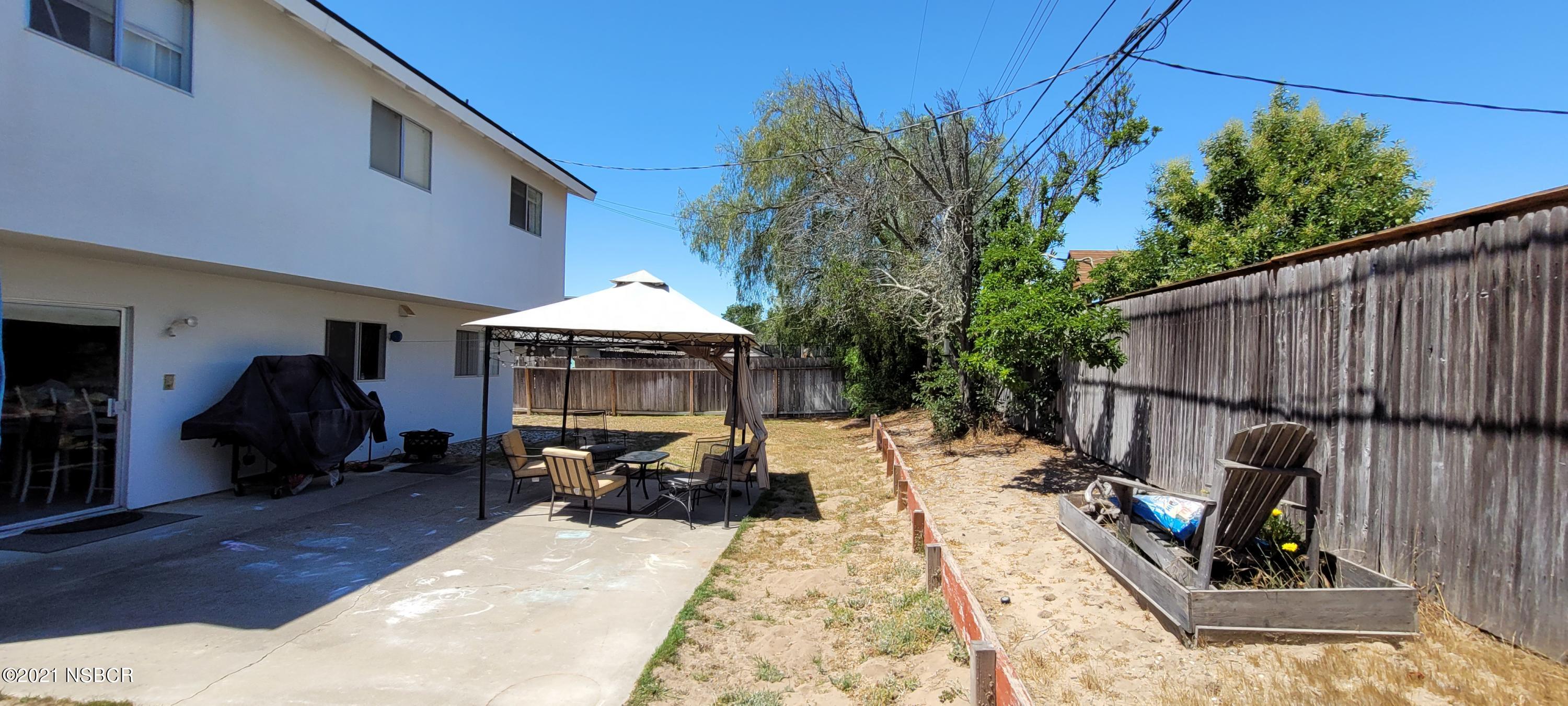 131 Gemini Street Lompoc, CA 93436 - Photo 3 of 19 Back yard