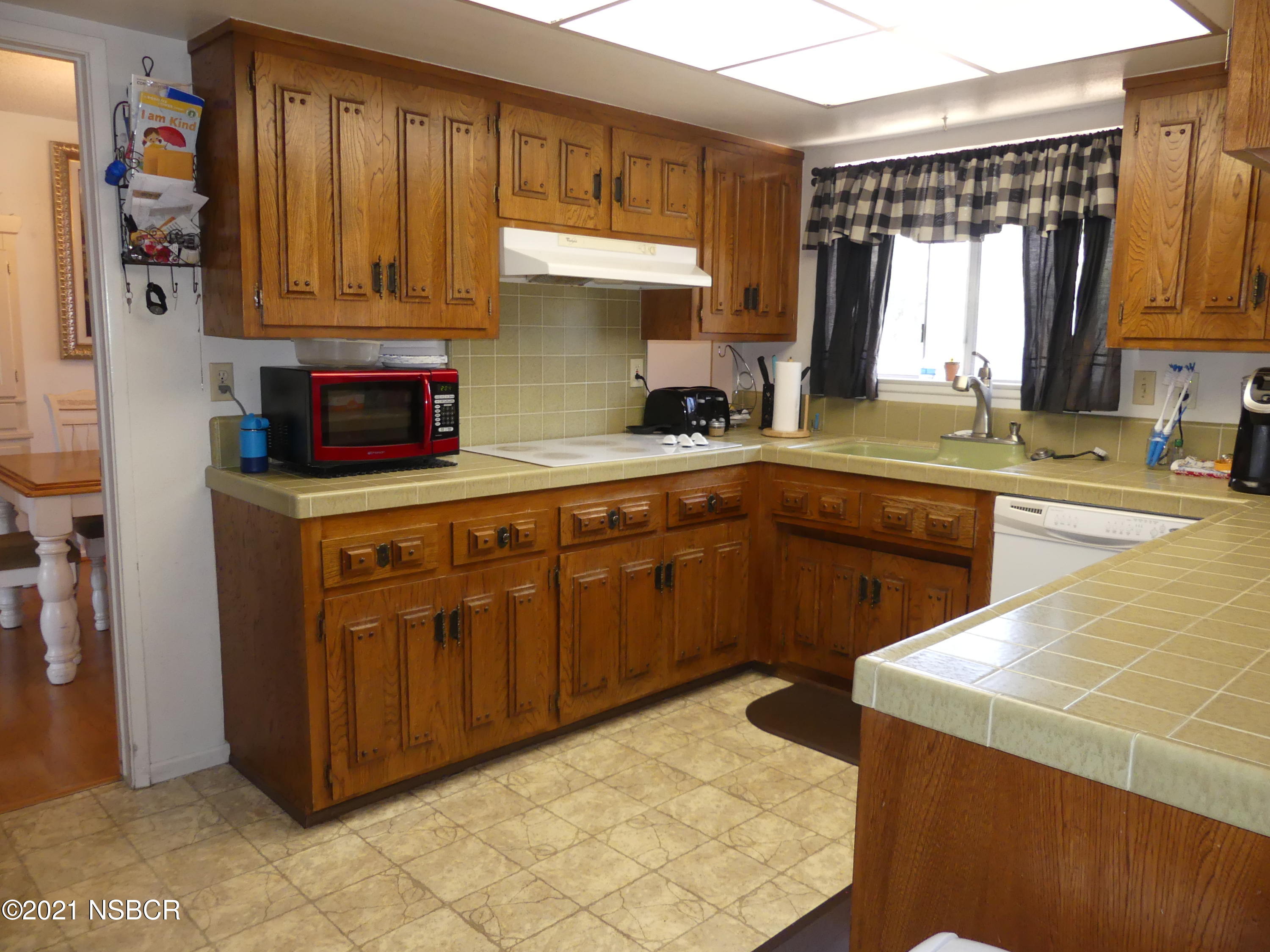 131 Gemini Street Lompoc, CA 93436 - Photo 9 of 19 Kitchen