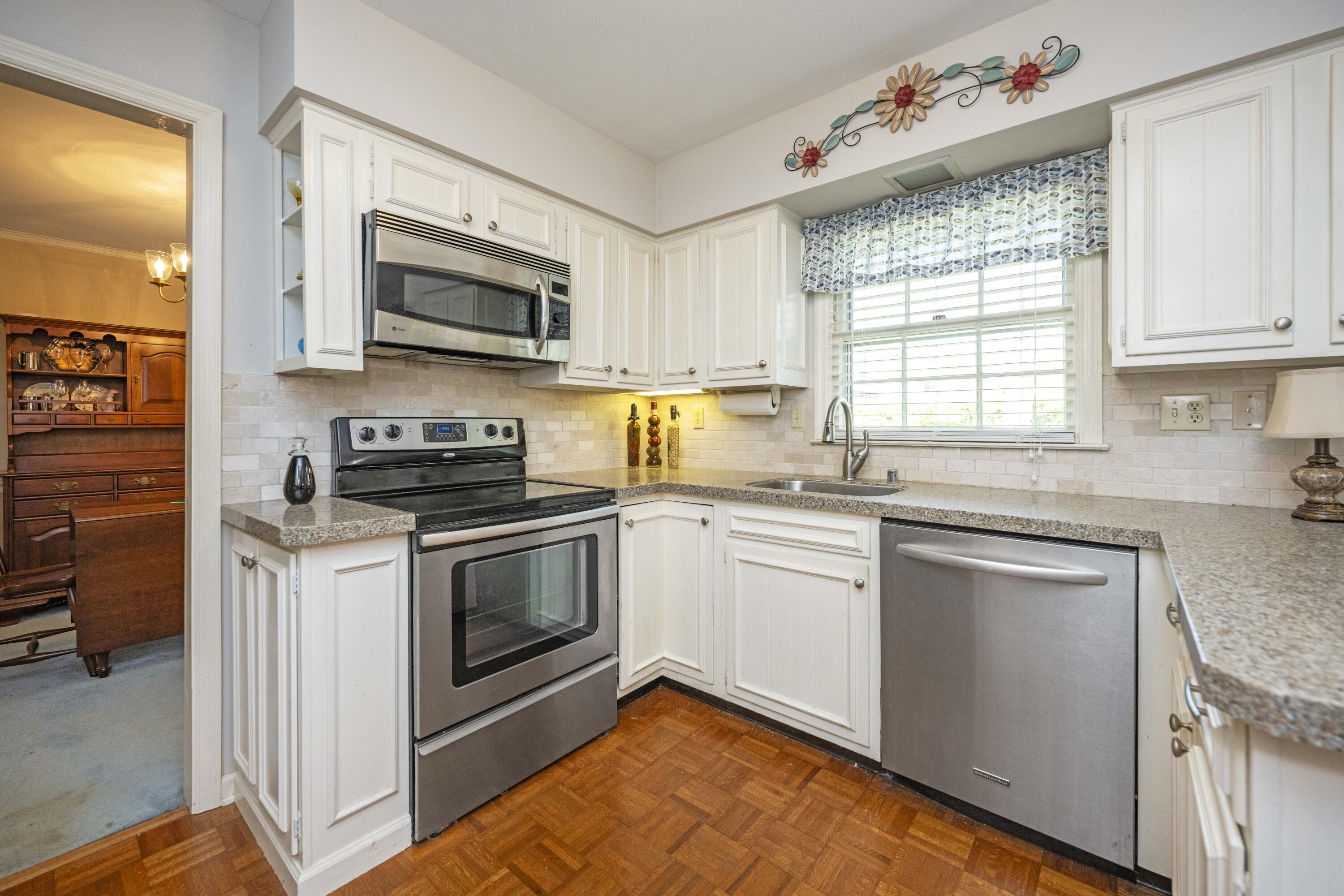 1877 Blairmore Road Lexington, KY 40502 - Photo 13 of 29 20250418-1877-Blairmore-Rd-fh-008