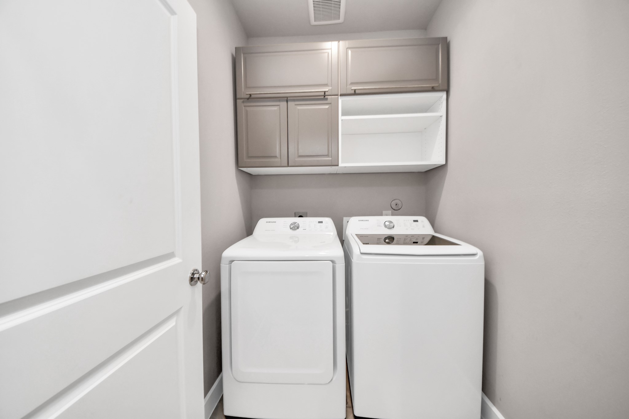 2114 Stuart Street Houston, TX 77004 - Photo 27 of 39 a utility room with dryer and washer