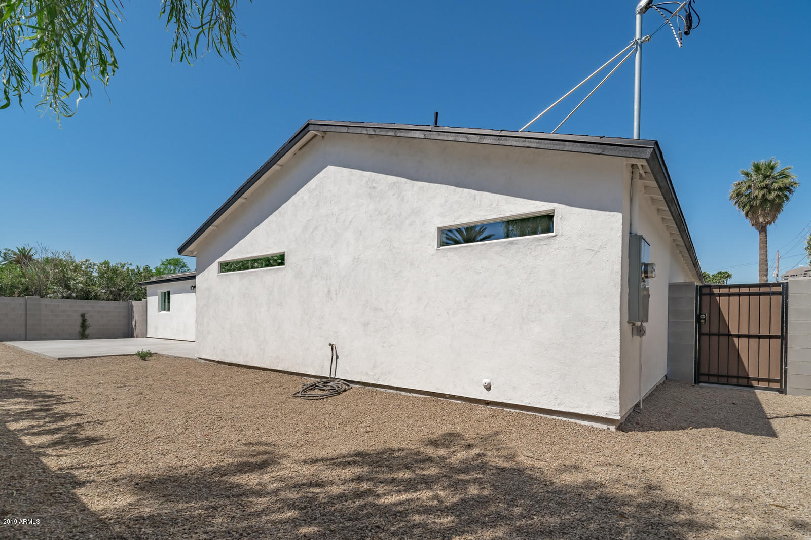 3351 North Randolph Road Phoenix, AZ 85014 - Photo 39 of 47 a view of a garage