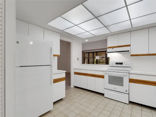 $180,000 | 2000 Pine Creek Boulevard, Unit 205, Vero Beach, FL 32966