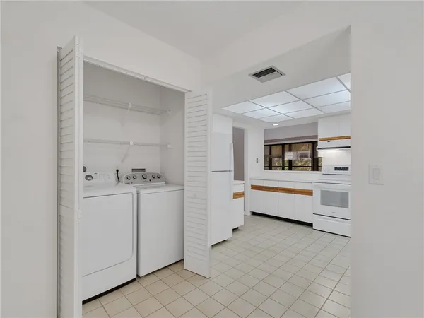 $180,000 | 2000 Pine Creek Boulevard, Unit 205, Vero Beach, FL 32966