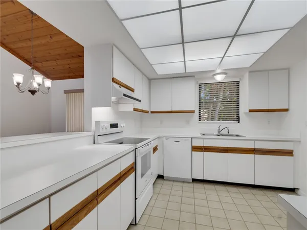 $180,000 | 2000 Pine Creek Boulevard, Unit 205, Vero Beach, FL 32966